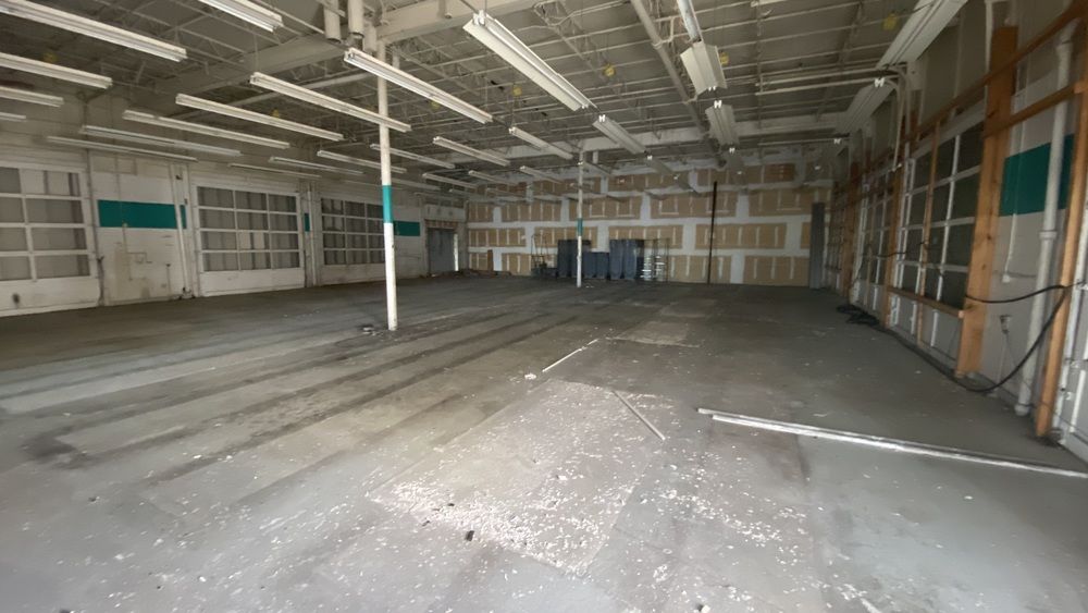 Retail - Flex at Florida Business Center : 1480 S Babcock St, Melbourne, FL 32901